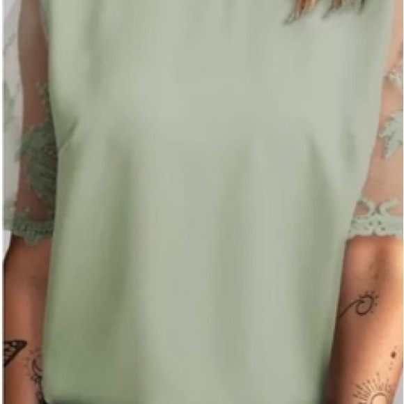 Sage green top with lace short sleeves - Picture 1 of 2